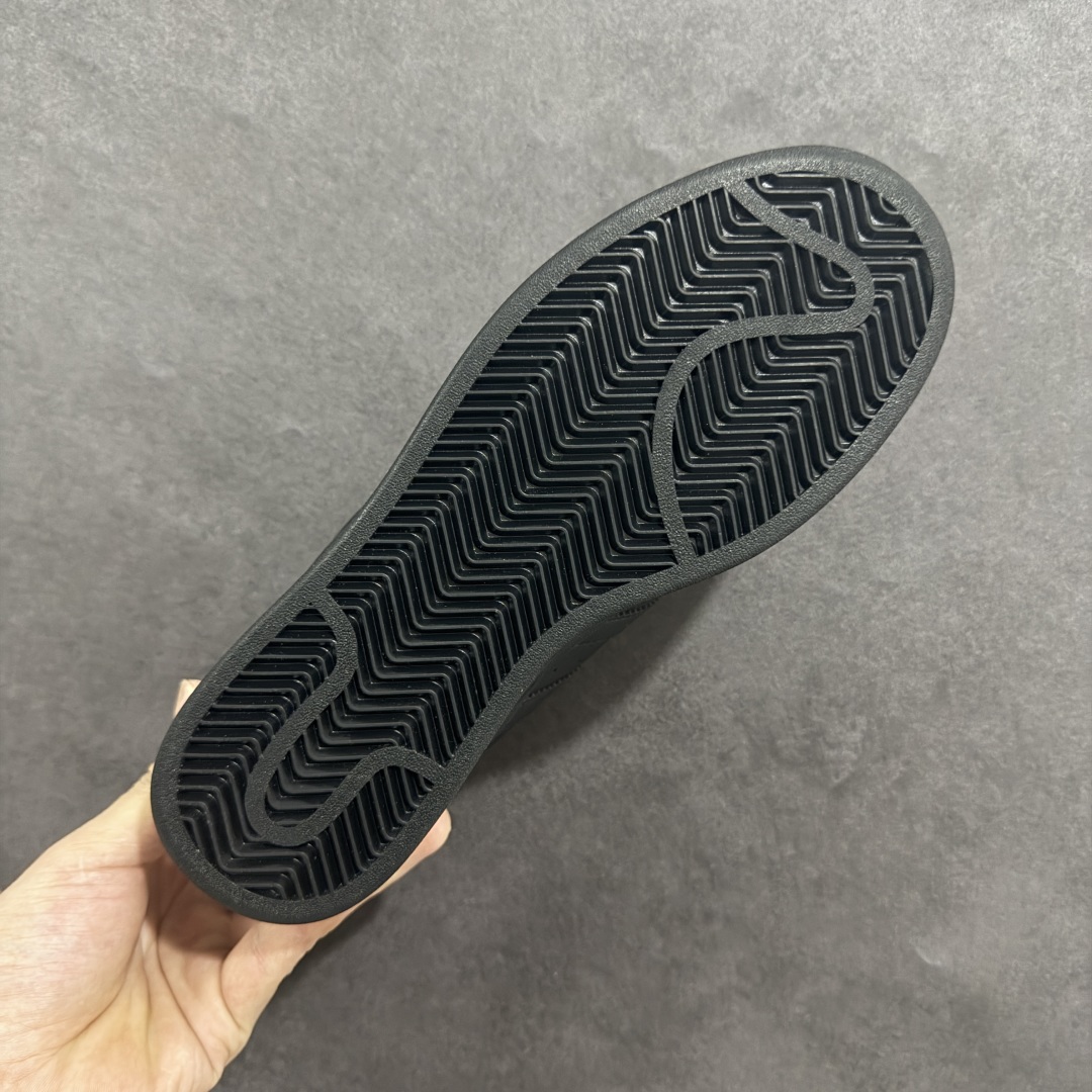 图片[9]-【公司级】阿迪达斯/三叶草Adidas Originals Superstar XLG 贝壳头系列低帮厚底松糕经典百搭休闲运动板鞋 采用头层皮革饰片组合粒面牛剖革鞋面材质#内嵌EVA环保鞋垫#外置耐磨防滑鞋底组合扇贝防踢头盖片❗ 以现代时尚元素焕新演绎的经典运动鞋!当你试图定义adidas Superstar系列，总有大胆设计突破你的想象。这款鞋以70年代经典运动鞋为蓝本，新鲜注入现代时尚元素。加大比例设计，配锯齿状三条纹，个性型格，就是要秀。选用皮革鞋面，不失复古本色，同时以新潮造型重塑经典。含贝壳形鞋头，助你自信迈步。 货号：ID4656 尺码：35 36 36⅔ 37⅓ 38 38⅔ 39⅓ 40 40⅔ 41⅓ 42 42⅔ 43⅓ 44 44⅔ 45-选品中心