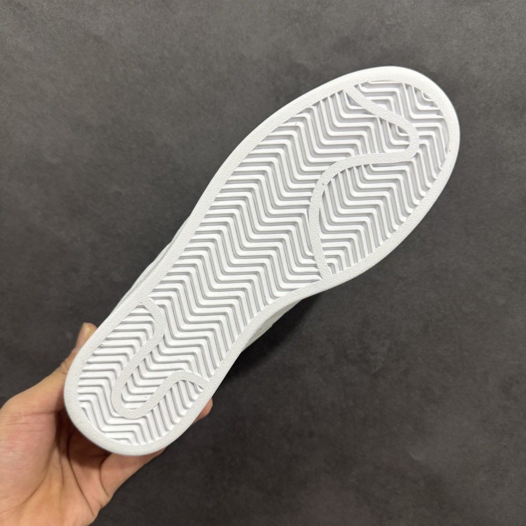 图片[9]-【公司级】阿迪达斯/三叶草Adidas Originals Superstar XLG 贝壳头系列低帮厚底松糕经典百搭休闲运动板鞋 采用头层皮革饰片组合粒面牛剖革鞋面材质#内嵌EVA环保鞋垫#外置耐磨防滑鞋底组合扇贝防踢头盖片❗ 以现代时尚元素焕新演绎的经典运动鞋!当你试图定义adidas Superstar系列，总有大胆设计突破你的想象。这款鞋以70年代经典运动鞋为蓝本，新鲜注入现代时尚元素。加大比例设计，配锯齿状三条纹，个性型格，就是要秀。选用皮革鞋面，不失复古本色，同时以新潮造型重塑经典。含贝壳形鞋头，助你自信迈步。 货号：ID4655 尺码：35 36 36⅔ 37⅓ 38 38⅔ 39⅓ 40 40⅔ 41⅓ 42 42⅔ 43⅓ 44 44⅔ 45-选品中心