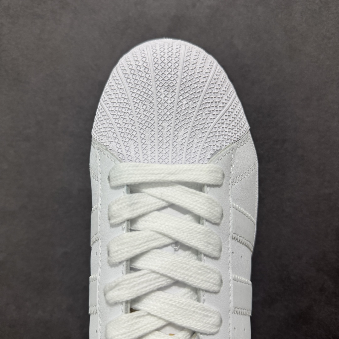 图片[8]-【公司级】阿迪达斯/三叶草Adidas Originals Superstar XLG 贝壳头系列低帮厚底松糕经典百搭休闲运动板鞋 采用头层皮革饰片组合粒面牛剖革鞋面材质#内嵌EVA环保鞋垫#外置耐磨防滑鞋底组合扇贝防踢头盖片❗ 以现代时尚元素焕新演绎的经典运动鞋!当你试图定义adidas Superstar系列，总有大胆设计突破你的想象。这款鞋以70年代经典运动鞋为蓝本，新鲜注入现代时尚元素。加大比例设计，配锯齿状三条纹，个性型格，就是要秀。选用皮革鞋面，不失复古本色，同时以新潮造型重塑经典。含贝壳形鞋头，助你自信迈步。 货号：ID4655 尺码：35 36 36⅔ 37⅓ 38 38⅔ 39⅓ 40 40⅔ 41⅓ 42 42⅔ 43⅓ 44 44⅔ 45-选品中心