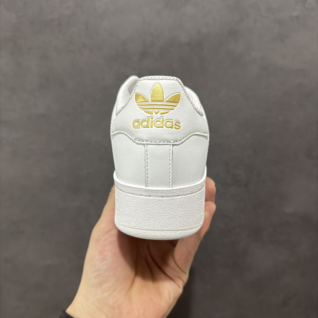 图片[4]-【公司级】阿迪达斯/三叶草Adidas Originals Superstar XLG 贝壳头系列低帮厚底松糕经典百搭休闲运动板鞋 采用头层皮革饰片组合粒面牛剖革鞋面材质#内嵌EVA环保鞋垫#外置耐磨防滑鞋底组合扇贝防踢头盖片❗ 以现代时尚元素焕新演绎的经典运动鞋!当你试图定义adidas Superstar系列，总有大胆设计突破你的想象。这款鞋以70年代经典运动鞋为蓝本，新鲜注入现代时尚元素。加大比例设计，配锯齿状三条纹，个性型格，就是要秀。选用皮革鞋面，不失复古本色，同时以新潮造型重塑经典。含贝壳形鞋头，助你自信迈步。 货号：ID4655 尺码：35 36 36⅔ 37⅓ 38 38⅔ 39⅓ 40 40⅔ 41⅓ 42 42⅔ 43⅓ 44 44⅔ 45-选品中心