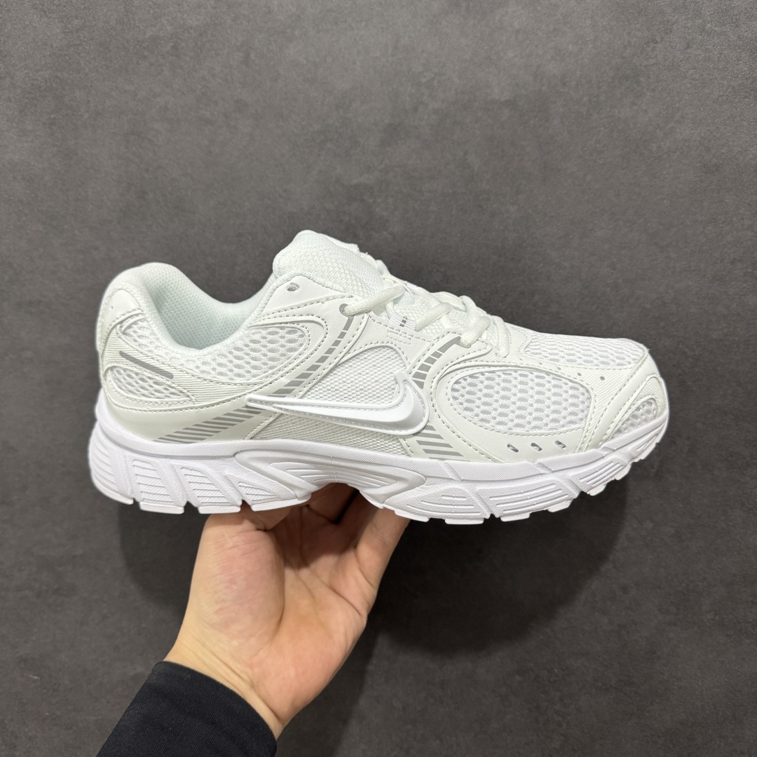 【公司级】NK V5 RNR 舒适百搭防滑耐磨低帮跑步鞋 HJ5228-101 舒适有型适合日常穿着 该鞋款延续千禧年经典设计搭载泡绵中底 厚实而轻盈匠心细节巧搭立体耐克勾标志焕新演绎复古跑鞋 鞋款从千禧年美学汲取灵感 混搭多种材质突显层次感立体感和传统跑步风范 尺码:36 36.5 37.5 38 38.5 39 40 40.5 41 42 42.5 43 44 44.5 45-选品中心