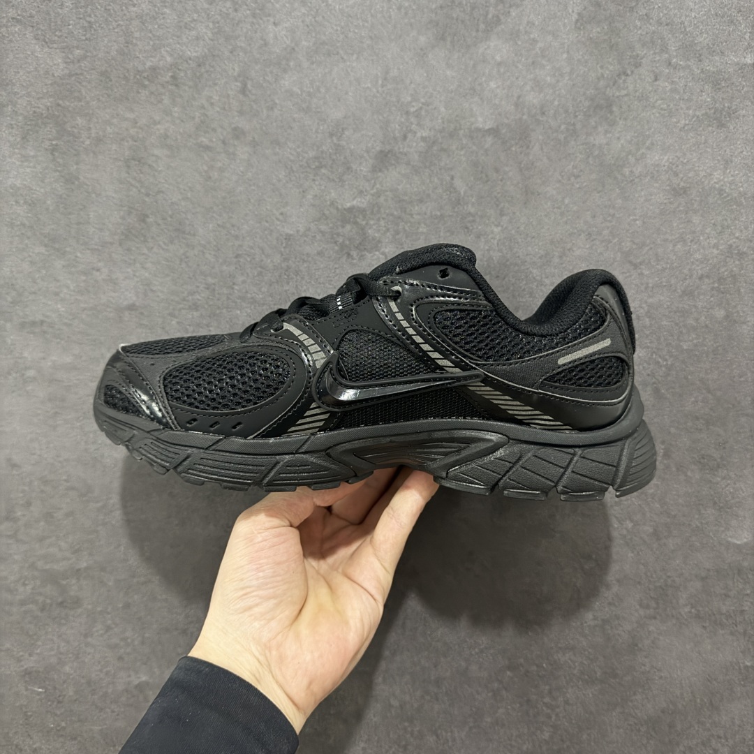 图片[2]-【公司级】NK V5 RNR 舒适百搭防滑耐磨低帮跑步鞋 HJ5228-001 舒适有型适合日常穿着 该鞋款延续千禧年经典设计搭载泡绵中底 厚实而轻盈匠心细节巧搭立体耐克勾标志焕新演绎复古跑鞋 鞋款从千禧年美学汲取灵感 混搭多种材质突显层次感立体感和传统跑步风范 尺码：36 36.5 37.5 38 38.5 39 40 40.5 41 42 42.5 43 44 44.5 45-选品中心