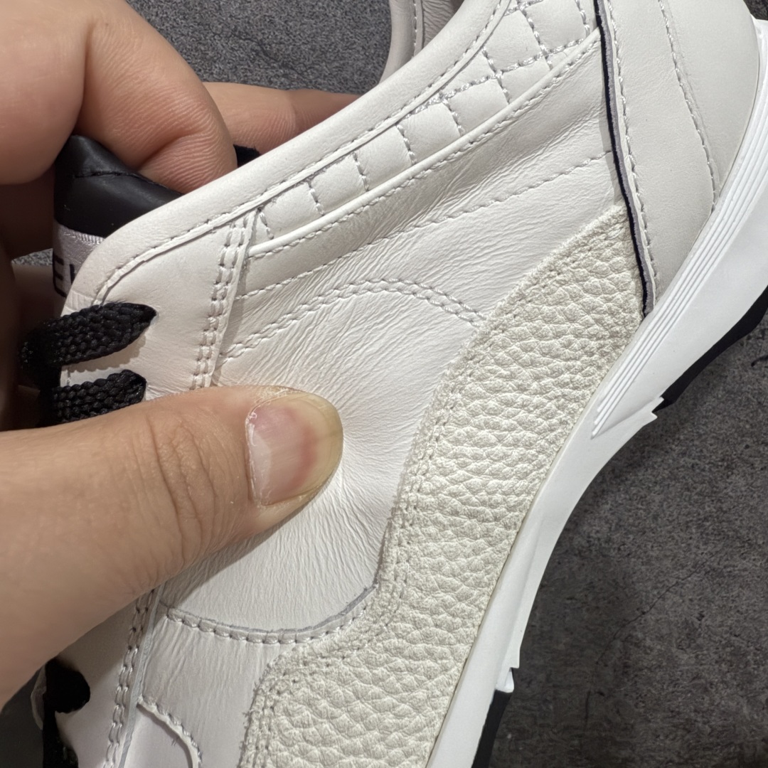 图片[7]-【佛山超A版】CHANEL 25P 菱格纹运动鞋 白色 绒面小牛皮 圆头系带 平底 低帮 生活休闲鞋 经典款 爆款 顶级渠道货 市场最强没有之一 区别市面任意版本 原厂细腻牛皮 质感满分 细节非常完美 高端货 欢迎对比 原版购入开发 做货 小香最新隐藏款网球鞋软菱格纹 柔软小羊皮配搭大鞋舌和经典双C logo 满满的复古感又是最最最百搭的黑白配色 coco女孩必入的一款休闲鞋 鞋底碎钉设计 超级柔软 ▪️ 面料：原版定制小羊皮菱格纹 ▪️ 内里：进口定制羊皮+网里 ▪️ 鞋底：原版开模碎钉橡胶材质 ▪️ 尺码： 35- 45-选品中心