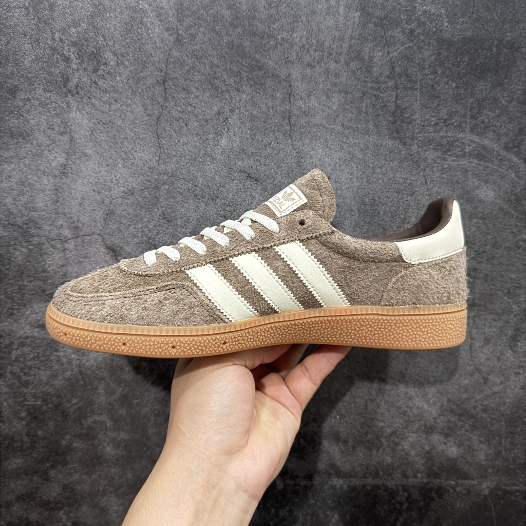 图片[2]-【K8纯原版】Adidas Handball Spezial 阿迪达斯经典款牛皮复古休闲板鞋 棕白生胶 IF6490 原厂原档案开发出品 皮料切割干净无任何毛边 鞋型细节完美 超高清洁度 市场最高版本 尺码：35.5 36 36.5 37 38 38.5 39 40 40.5 41 42 42.5 43 44 44.5 45-选品中心