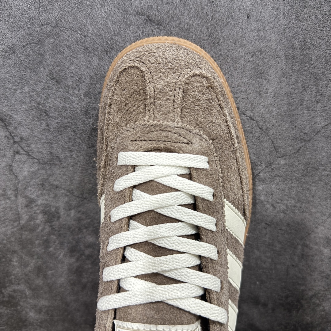 图片[5]-【K8纯原版】Adidas Handball Spezial 阿迪达斯经典款牛皮复古休闲板鞋 棕白生胶 IF6490 原厂原档案开发出品 皮料切割干净无任何毛边 鞋型细节完美 超高清洁度 市场最高版本 尺码：35.5 36 36.5 37 38 38.5 39 40 40.5 41 42 42.5 43 44 44.5 45-选品中心