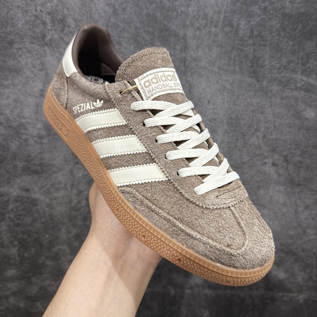 图片[3]-【K8纯原版】Adidas Handball Spezial 阿迪达斯经典款牛皮复古休闲板鞋 棕白生胶 IF6490 原厂原档案开发出品 皮料切割干净无任何毛边 鞋型细节完美 超高清洁度 市场最高版本 尺码：35.5 36 36.5 37 38 38.5 39 40 40.5 41 42 42.5 43 44 44.5 45-选品中心