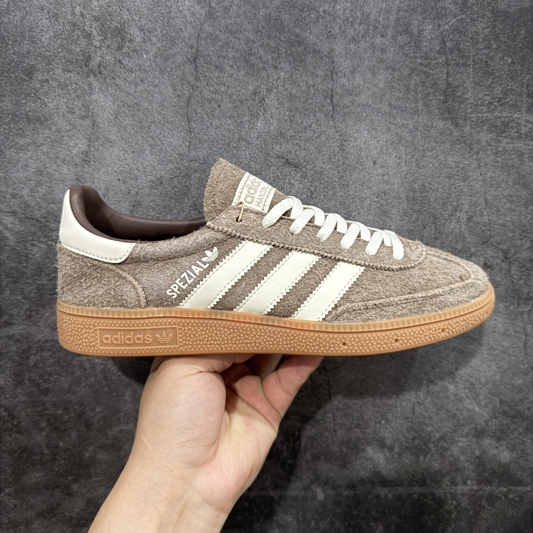 【K8纯原版】Adidas Handball Spezial 阿迪达斯经典款牛皮复古休闲板鞋 棕白生胶 IF6490 原厂原档案开发出品 皮料切割干净无任何毛边 鞋型细节完美 超高清洁度 市场最高版本 尺码:35.5 36 36.5 37 38 38.5 39 40 40.5 41 42 42.5 43 44 44.5 45-选品中心