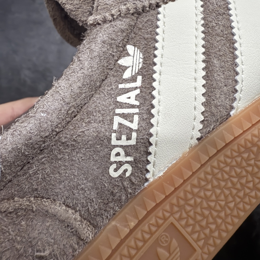 图片[2]-【K8纯原版】Adidas Handball Spezial 阿迪达斯经典款牛皮复古休闲板鞋 棕白生胶 IF6490 原厂原档案开发出品 皮料切割干净无任何毛边 鞋型细节完美 超高清洁度 市场最高版本 尺码：35.5 36 36.5 37 38 38.5 39 40 40.5 41 42 42.5 43 44 44.5 45-选品中心