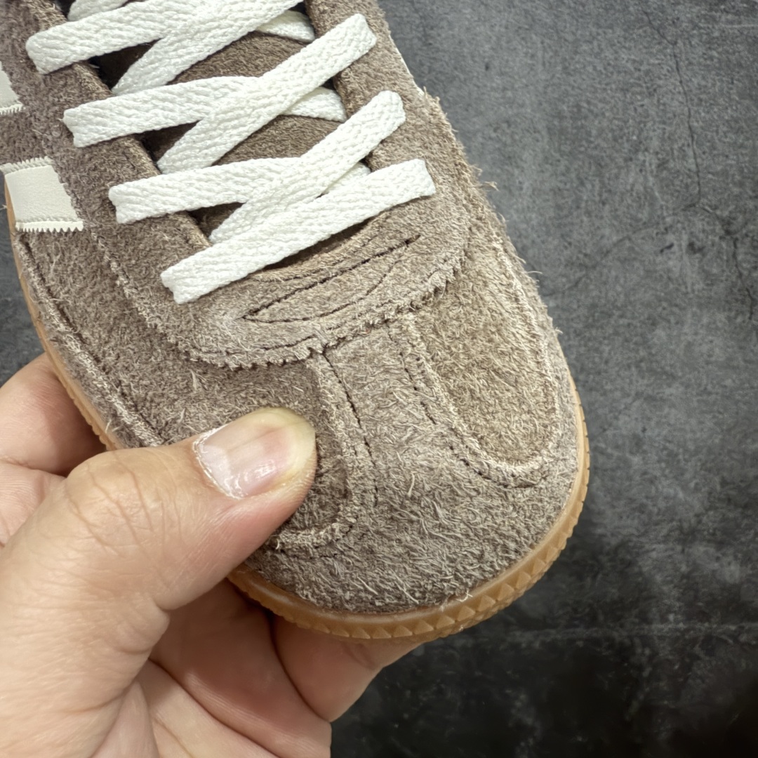 图片[4]-【K8纯原版】Adidas Handball Spezial 阿迪达斯经典款牛皮复古休闲板鞋 棕白生胶 IF6490 原厂原档案开发出品 皮料切割干净无任何毛边 鞋型细节完美 超高清洁度 市场最高版本 尺码：35.5 36 36.5 37 38 38.5 39 40 40.5 41 42 42.5 43 44 44.5 45-选品中心