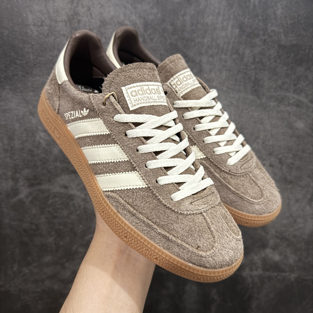 【K8纯原版】Adidas Handball Spezial 阿迪达斯经典款牛皮复古休闲板鞋 棕白生胶 IF6490 原厂原档案开发出品 皮料切割干净无任何毛边 鞋型细节完美 超高清洁度 市场最高版本 尺码:35.5 36 36.5 37 38 38.5 39 40 40.5 41 42 42.5 43 44 44.5 45-选品中心