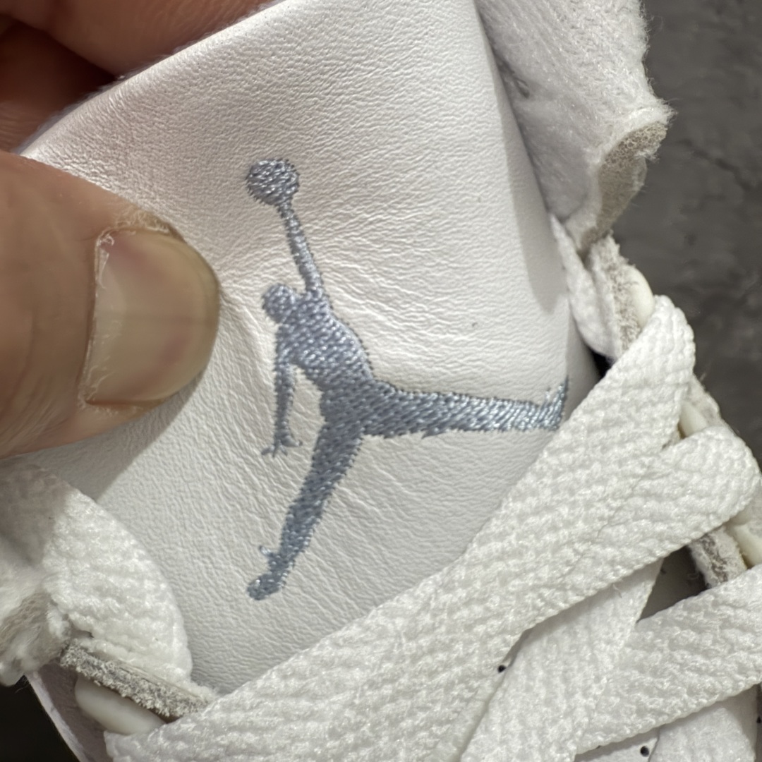 图片[6]-【纯原JS版本】Air Jordan 3 Retro \”Lucky Shorts\” AJ3 乔3幸运短裤 北卡蓝 CT8532-101  全套原纸板楦头开发 原厂大底磨具加持立体防滑纹理 原装可视Air Sole气垫 原汁原味最完美的三代版型 唯一正确鞋头趴度弧度高度鞋身腰线 原厂TPU后跟饰片 正确内里反口里网布 皮料菱角分明不变形无多余毛边 广东原厂zp同批次手工大底描漆拉丝 市场唯一原厂鞋扣模具 原厂织唛标 原厂飞人电绣工艺 尾指中部跳三针 独家绑鞋带手法 印刷中底布 四线拉帮 米色美纹纸贴合固定 进口港宝加持 后跟自然饱满 全鞋荧光划线卡点 追求极致完美 每一双都是工艺品 多重QC质检 超越公司货的品控标准 实实在在的免检产品 尺码：40-48.5-选品中心