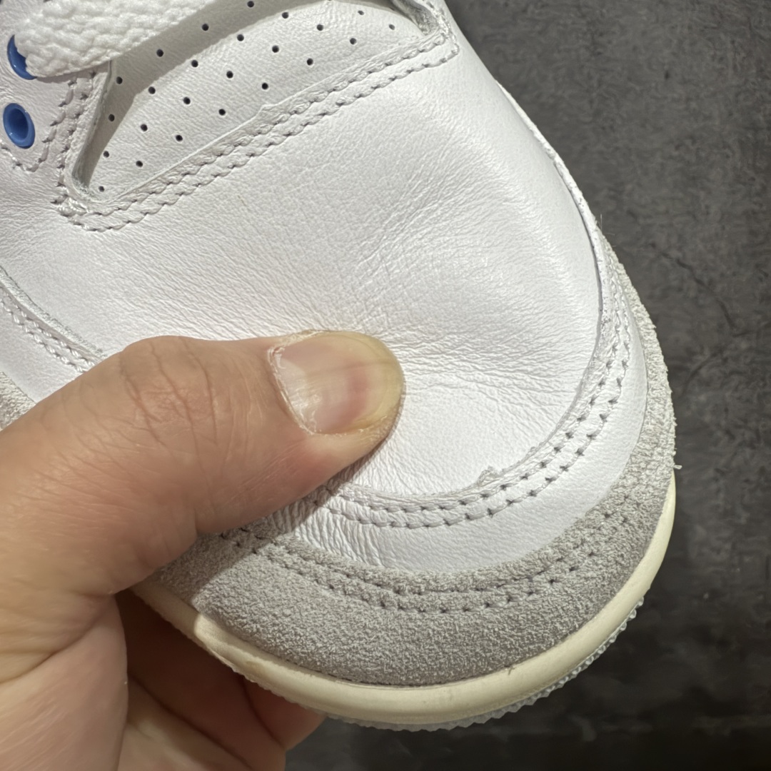 图片[5]-【纯原JS版本】Air Jordan 3 Retro \”Lucky Shorts\” AJ3 乔3幸运短裤 北卡蓝 CT8532-101  全套原纸板楦头开发 原厂大底磨具加持立体防滑纹理 原装可视Air Sole气垫 原汁原味最完美的三代版型 唯一正确鞋头趴度弧度高度鞋身腰线 原厂TPU后跟饰片 正确内里反口里网布 皮料菱角分明不变形无多余毛边 广东原厂zp同批次手工大底描漆拉丝 市场唯一原厂鞋扣模具 原厂织唛标 原厂飞人电绣工艺 尾指中部跳三针 独家绑鞋带手法 印刷中底布 四线拉帮 米色美纹纸贴合固定 进口港宝加持 后跟自然饱满 全鞋荧光划线卡点 追求极致完美 每一双都是工艺品 多重QC质检 超越公司货的品控标准 实实在在的免检产品 尺码：40-48.5-选品中心