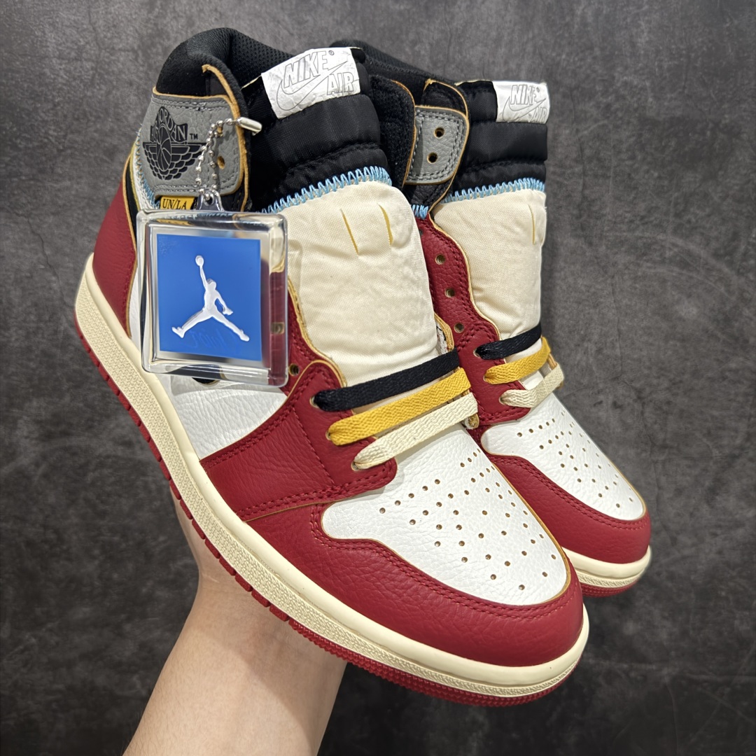【GX纯原版】Union X Air Jordan 1 Retro High NRG 限量联名 黑白红拼接 实拍首发 货号：HV8563 600 大厂出品 市场第一梯队 唯一可媲美原版 全鞋电脑针车 精确间距匹配 国内顶级头层皮料订染 用料绝不含糊 飞翼3D高频深度立体 全方位比对原鞋 皮料全程玻璃冲刀 冲裁 清洁度完美 工艺方面漏斗收腰 底线拉帮 LOGO立体 小到针眼排布 载片对称 冲孔效果 鞋标规范 鞋垫背胶等等 绝对无敌 尺码：40 40.5 41 42 42.5 43 44 44.5 45 45.5 46 47.5 48.5-选品中心