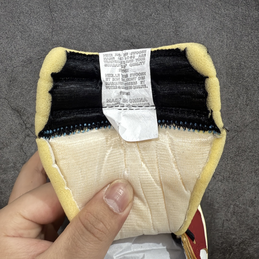 图片[8]-【GX纯原版】Union X Air Jordan 1 Retro High NRG 限量联名 黑白红拼接 实拍首发 货号：HV8563 600 大厂出品 市场第一梯队 唯一可媲美原版 全鞋电脑针车 精确间距匹配 国内顶级头层皮料订染 用料绝不含糊 飞翼3D高频深度立体 全方位比对原鞋 皮料全程玻璃冲刀 冲裁 清洁度完美 工艺方面漏斗收腰 底线拉帮 LOGO立体 小到针眼排布 载片对称 冲孔效果 鞋标规范 鞋垫背胶等等 绝对无敌 尺码：40 40.5 41 42 42.5 43 44 44.5 45 45.5 46 47.5 48.5-选品中心