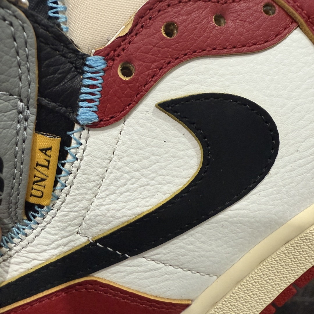 图片[4]-【GX纯原版】Union X Air Jordan 1 Retro High NRG 限量联名 黑白红拼接 实拍首发 货号：HV8563 600 大厂出品 市场第一梯队 唯一可媲美原版 全鞋电脑针车 精确间距匹配 国内顶级头层皮料订染 用料绝不含糊 飞翼3D高频深度立体 全方位比对原鞋 皮料全程玻璃冲刀 冲裁 清洁度完美 工艺方面漏斗收腰 底线拉帮 LOGO立体 小到针眼排布 载片对称 冲孔效果 鞋标规范 鞋垫背胶等等 绝对无敌 尺码：40 40.5 41 42 42.5 43 44 44.5 45 45.5 46 47.5 48.5-选品中心