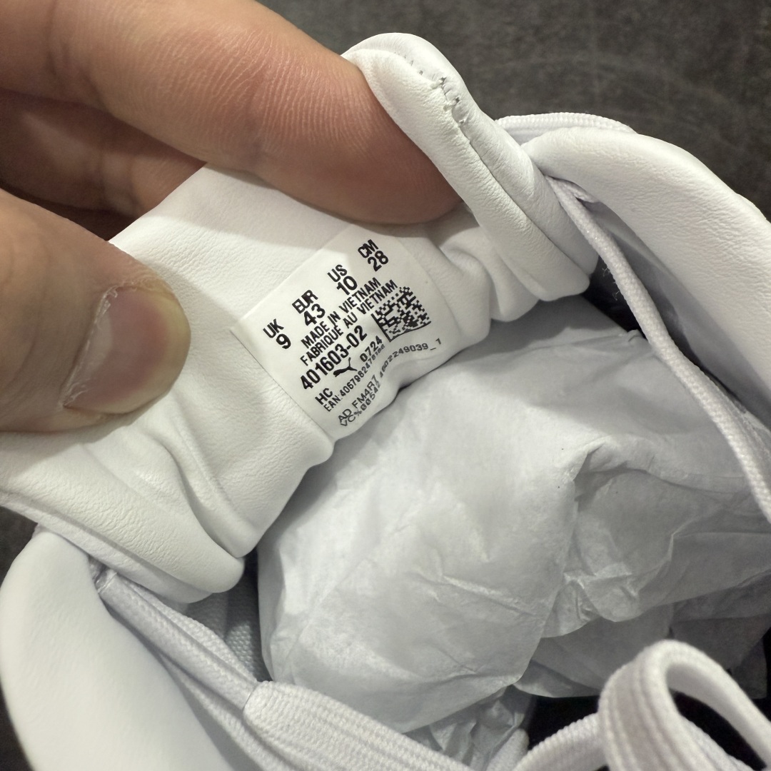 图片[6]-【Top纯原版】彪马PUMA Speedcat Archive Speed Cat系列美拉德风 舒适百搭 防滑耐磨 低帮 生活休闲鞋 男女同款 白黑皮面 401603-02 目前市场最优版本 无论是版型 细节 烫金走线 完全碾压市场任意版本 欢迎对比🆚 工厂耗时3个月开发 原装档案原数据纸版楦型 采用固色翻毛皮鞋面材质(正确二次成型\’猛帮\’成型工艺🆚区别市面版本!!) 外置原数据开发轻量耐磨橡胶大底💪🏻 全球知名运动品牌PUMA宝马赛车系列 融合了宝马车队的标志性配色 以趣味十足又前卫复古的设计引领潮流 将赛道精神融入街头时尚 开启前卫竞速之旅 主打前卫复古风 Roma鞋款的鞋侧以复古的流线造型 缀以宝马经典Logo 巧妙吸睛 而Speedcat鞋款以亮眼三色条纹元素缀以舒适鞋面 赋予了独特的个性美学 演绎赛车的无尽能量 尺码：36-45-选品中心