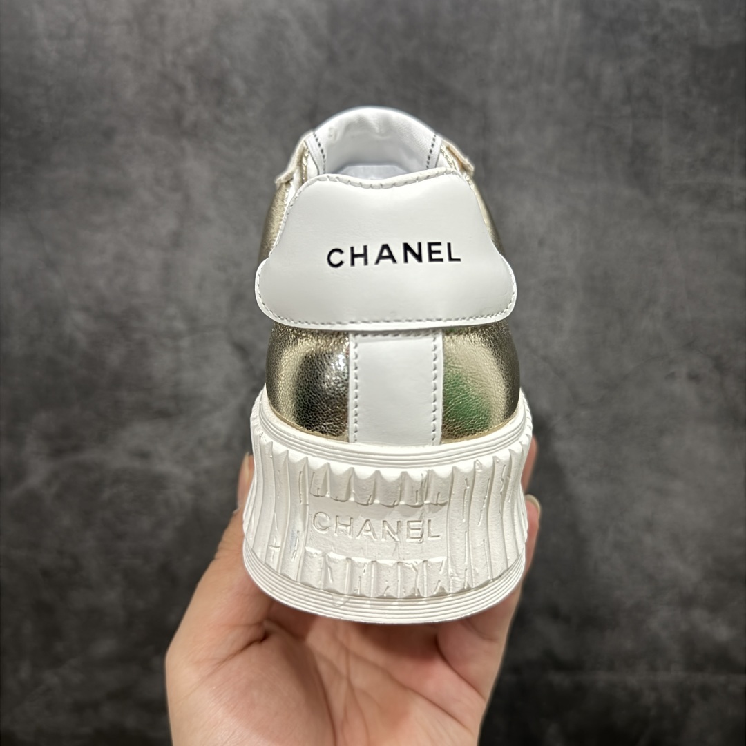 图片[4]-【广东纯原版本】Chanel香奈儿德训厚底—2025休闲鞋 专柜顶级休闲款运动鞋 这款经典设计；鞋面头层牛皮 多种工艺风格；大底时尚厚底增高，不平凡的拥入了多种配色元素…… 多元化混搭非常好看百搭，休闲，时尚，运动，户外都能兼顾…… ꫛꫀꪝ Go➫ 材料： ❶鞋面采用： 原版进口牛皮 ❷内里采用： 原版进口透气网 ❸大底根据： 原版TPU组合大底 专柜精品包装全套女 尺码：35-40-选品中心