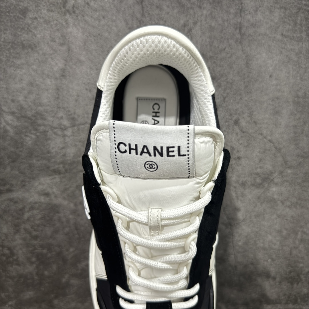 图片[8]-【渠道版】Chanel 香奈儿羊毛呢滑板鞋 独家包装 独家男鞋磨具 市场第一家做到47码 24款经典款最新配色 黑白色 鞋面采用羊京拼接太空布 五金配件大底原版全套开模 牛筋 ~真羊毛呢~tpu开模双色底 各大博主社交日推款，这季新款简直闭眼入，上脚狂好看，率性的休闲运动风，演绎香奈儿的时髦女性气质，整体定制令当时市面上的所有运动款变得过时，本系列现已登陆发售 ~官方同步 尺码：35 36 37 38 39 40 41 42 43 44 45 46 47-选品中心