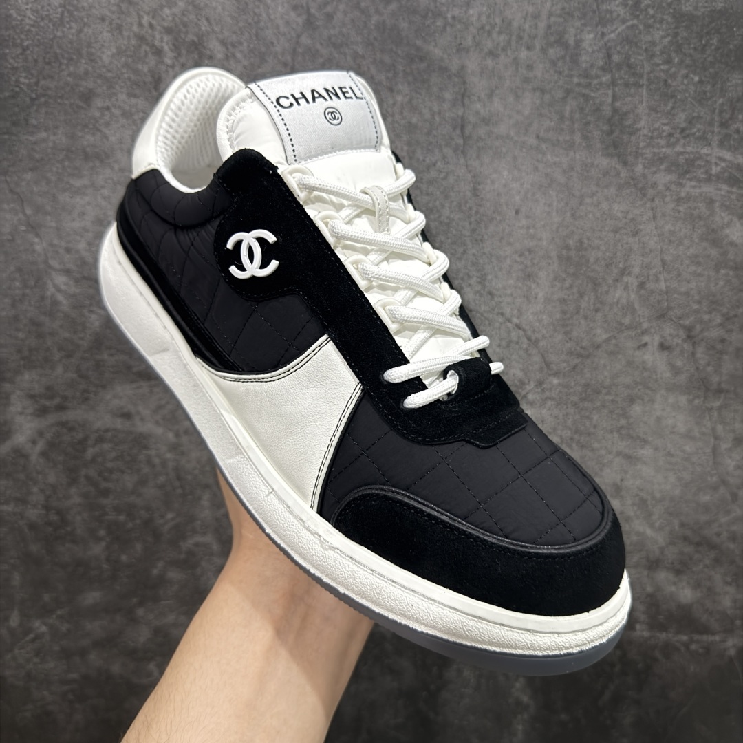 图片[3]-【渠道版】Chanel 香奈儿羊毛呢滑板鞋 独家包装 独家男鞋磨具 市场第一家做到47码 24款经典款最新配色 黑白色 鞋面采用羊京拼接太空布 五金配件大底原版全套开模 牛筋 ~真羊毛呢~tpu开模双色底 各大博主社交日推款，这季新款简直闭眼入，上脚狂好看，率性的休闲运动风，演绎香奈儿的时髦女性气质，整体定制令当时市面上的所有运动款变得过时，本系列现已登陆发售 ~官方同步 尺码：35 36 37 38 39 40 41 42 43 44 45 46 47-选品中心