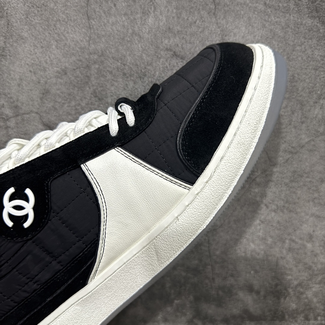 图片[6]-【渠道版】Chanel 香奈儿羊毛呢滑板鞋 独家包装 独家男鞋磨具 市场第一家做到47码 24款经典款最新配色 黑白色 鞋面采用羊京拼接太空布 五金配件大底原版全套开模 牛筋 ~真羊毛呢~tpu开模双色底 各大博主社交日推款，这季新款简直闭眼入，上脚狂好看，率性的休闲运动风，演绎香奈儿的时髦女性气质，整体定制令当时市面上的所有运动款变得过时，本系列现已登陆发售 ~官方同步 尺码：35 36 37 38 39 40 41 42 43 44 45 46 47-选品中心