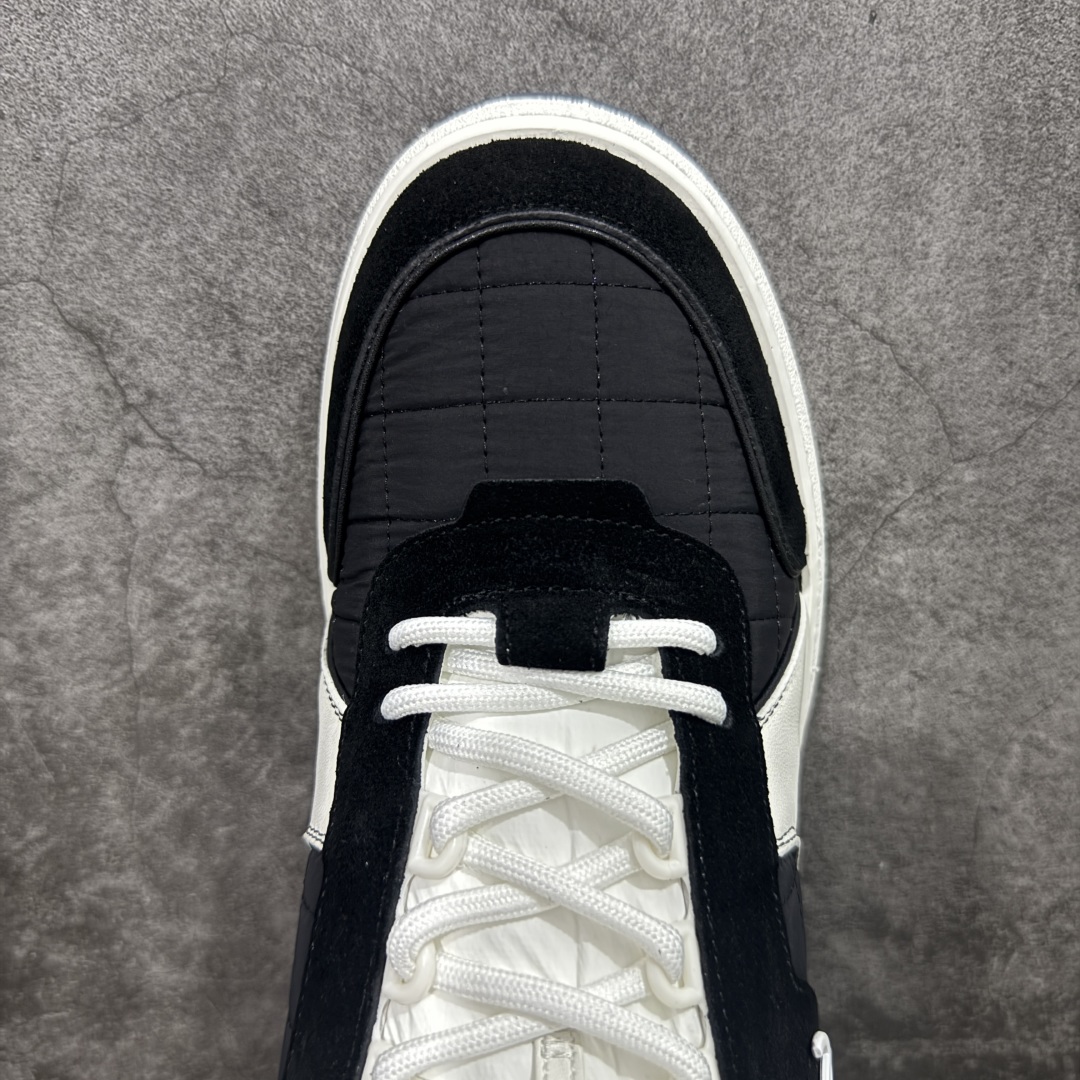 图片[5]-【渠道版】Chanel 香奈儿羊毛呢滑板鞋 独家包装 独家男鞋磨具 市场第一家做到47码 24款经典款最新配色 黑白色 鞋面采用羊京拼接太空布 五金配件大底原版全套开模 牛筋 ~真羊毛呢~tpu开模双色底 各大博主社交日推款，这季新款简直闭眼入，上脚狂好看，率性的休闲运动风，演绎香奈儿的时髦女性气质，整体定制令当时市面上的所有运动款变得过时，本系列现已登陆发售 ~官方同步 尺码：35 36 37 38 39 40 41 42 43 44 45 46 47-选品中心