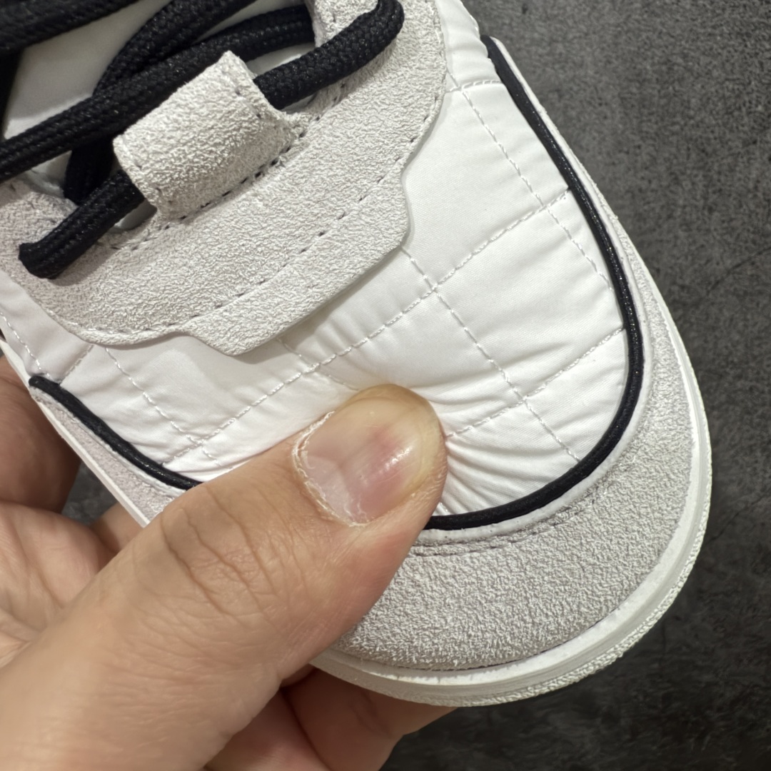 图片[5]-【渠道版】Chanel 香奈儿羊毛呢滑板鞋 独家包装 独家男鞋磨具 市场第一家做到47码 24款经典款最新配色 黑白色 鞋面采用羊京拼接太空布 五金配件大底原版全套开模 牛筋 ~真羊毛呢~tpu开模双色底 各大博主社交日推款，这季新款简直闭眼入，上脚狂好看，率性的休闲运动风，演绎香奈儿的时髦女性气质，整体定制令当时市面上的所有运动款变得过时，本系列现已登陆发售 ~官方同步 尺码：35 36 37 38 39 40 41 42 43 44 45 46 47-选品中心