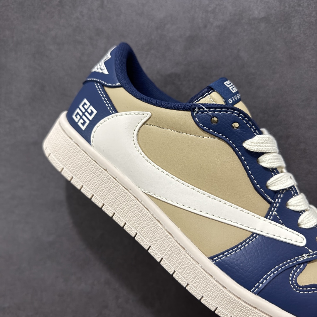 图片[6]-【定制版】Travis Scott x Fragment Design x Air Jordan 1 Low OG SP AJ1 乔1 蓝勾 低帮文化休闲板鞋 QY0568 952 #多方联名合作融合了Travis Scott 独特的音乐风格，藤原浩个性的设计风格以及Jordan品牌的经典元素 使其成为一双具有独特身份和价值的鞋子 清新而立体的外观加上联名标识更突出了其独特身份 这种配色方案显示出活力和时尚感 在视觉上引人注目 鞋身的质感和细腻的细节处理使其显得高端而格调十足 这款“倒钩”联名是设计与创意完美结合 融合多方的个性风格是一款备受瞩目的潮流鞋款 尺码：36 36.5 37.5 38 38.5 39 40 40.5 41 42 42.5 43 44 44.5 45-选品中心