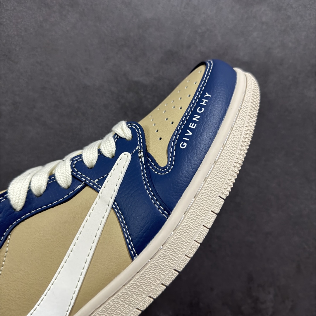 图片[5]-【定制版】Travis Scott x Fragment Design x Air Jordan 1 Low OG SP AJ1 乔1 蓝勾 低帮文化休闲板鞋 QY0568 952 #多方联名合作融合了Travis Scott 独特的音乐风格，藤原浩个性的设计风格以及Jordan品牌的经典元素 使其成为一双具有独特身份和价值的鞋子 清新而立体的外观加上联名标识更突出了其独特身份 这种配色方案显示出活力和时尚感 在视觉上引人注目 鞋身的质感和细腻的细节处理使其显得高端而格调十足 这款“倒钩”联名是设计与创意完美结合 融合多方的个性风格是一款备受瞩目的潮流鞋款 尺码：36 36.5 37.5 38 38.5 39 40 40.5 41 42 42.5 43 44 44.5 45-选品中心