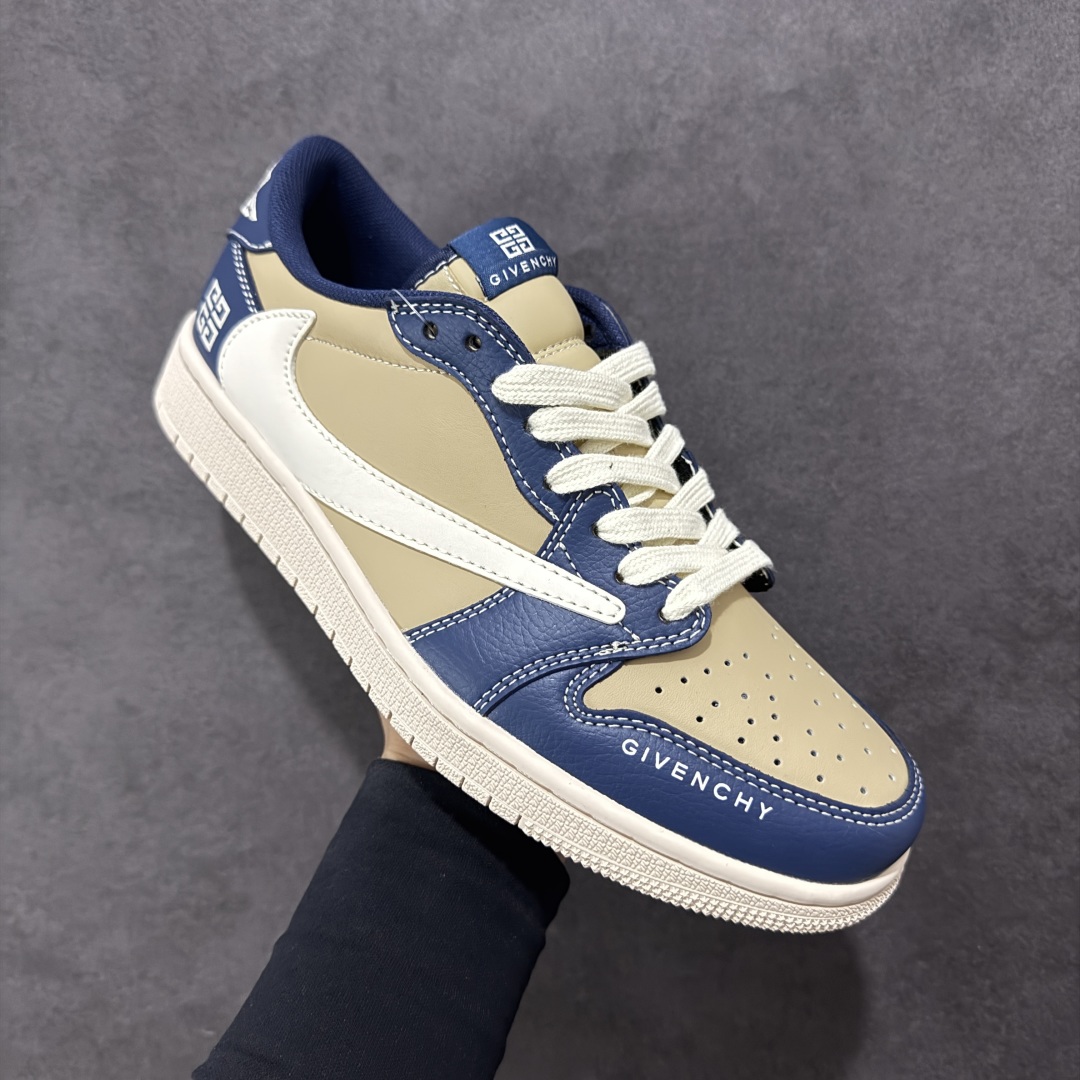 图片[3]-【定制版】Travis Scott x Fragment Design x Air Jordan 1 Low OG SP AJ1 乔1 蓝勾 低帮文化休闲板鞋 QY0568 952 #多方联名合作融合了Travis Scott 独特的音乐风格，藤原浩个性的设计风格以及Jordan品牌的经典元素 使其成为一双具有独特身份和价值的鞋子 清新而立体的外观加上联名标识更突出了其独特身份 这种配色方案显示出活力和时尚感 在视觉上引人注目 鞋身的质感和细腻的细节处理使其显得高端而格调十足 这款“倒钩”联名是设计与创意完美结合 融合多方的个性风格是一款备受瞩目的潮流鞋款 尺码：36 36.5 37.5 38 38.5 39 40 40.5 41 42 42.5 43 44 44.5 45-选品中心