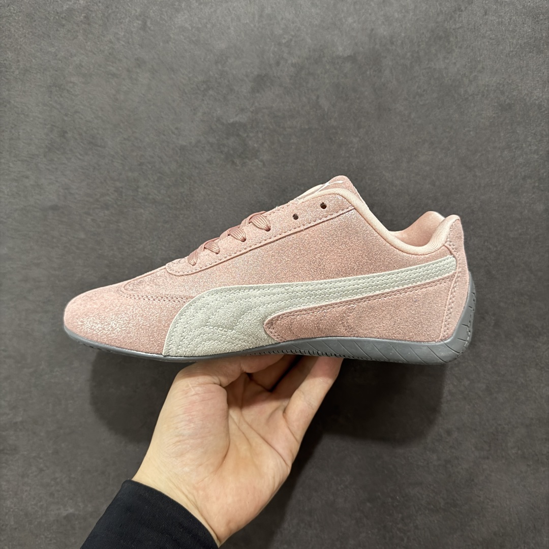 图片[2]-【公司级】Puma Speedcat OG 防滑耐磨低帮德训赛车板鞋 孔眼底座和脚趾凸起由绒面革材料制成 支持侧踏时的踏步工作 脚背和侧板采用尼龙网布 即使在健身房等使用环境中也能确保透气性 像吸盘一样的设计是为了提高体育馆表面的抓地力性能 货号： 404434-01 尺码： 35.5 36 36.5 37.5 38 38.5 39 40-选品中心