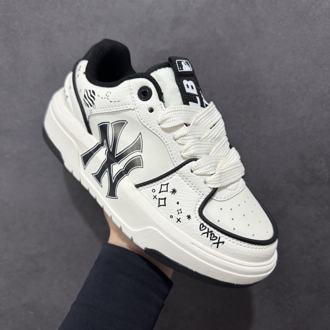 图片[3]-【定制版】MLB Chunky Liner Basic 复古印花学长鞋系列低帮轻量增高厚底百搭休闲运动慢跑鞋板鞋 Korea韩国联名NY美国榄球纽约洋基队限定 韩国代购专供 全套原楦原纸板原厂数据开发 正确中底拉帮中底网布细节 平台代购专供 左脚内置芯片 韩国代购吊牌标贴 独家一比一RB+MD组合大底 高频后跟小人Logo精准对位立体饱满 正确网布加超迁鞋面 转印中底走线紧密 转印Logo工艺表层防刮不掉色 尺码：35 36 36.5 37.5 38 38.5 39 40 40.5 41 42 42.5 43 44 45-选品中心