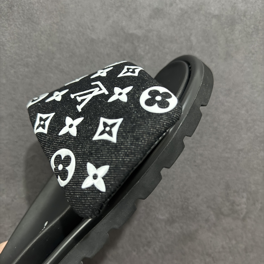 260 LOUIS VUITTON ｜路易威登2025ss最新春夏款 村上隆/Takashi Murakami x LOUIS VUITTON 皮革 圆头套脚一字拖鞋 女款 白色