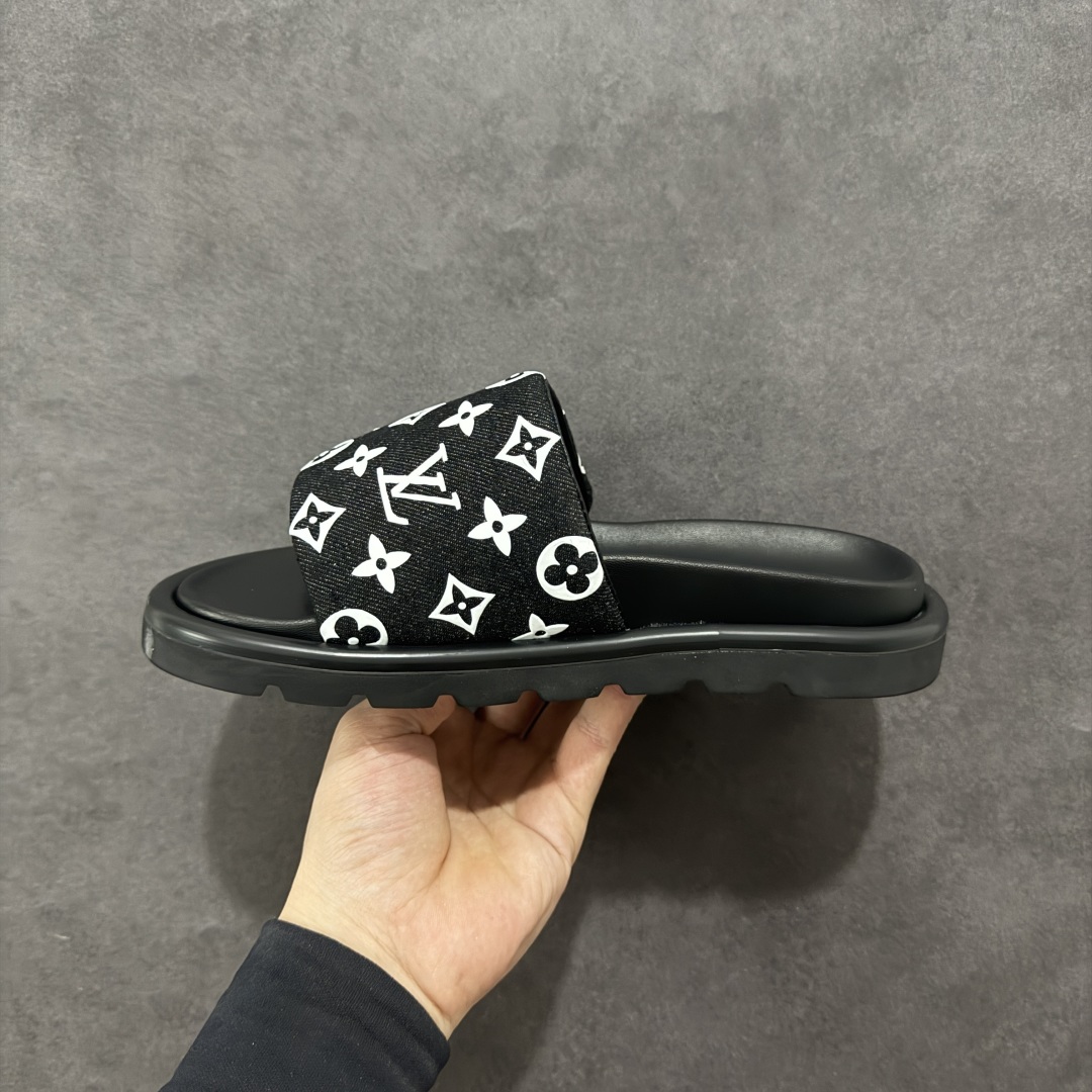 260 LOUIS VUITTON ｜路易威登2025ss最新春夏款 村上隆/Takashi Murakami x LOUIS VUITTON 皮革 圆头套脚一字拖鞋 女款 白色