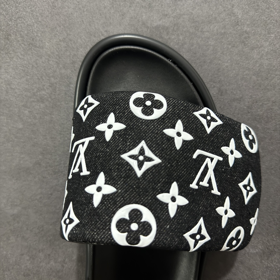 260 LOUIS VUITTON ｜路易威登2025ss最新春夏款 村上隆/Takashi Murakami x LOUIS VUITTON 皮革 圆头套脚一字拖鞋 女款 白色