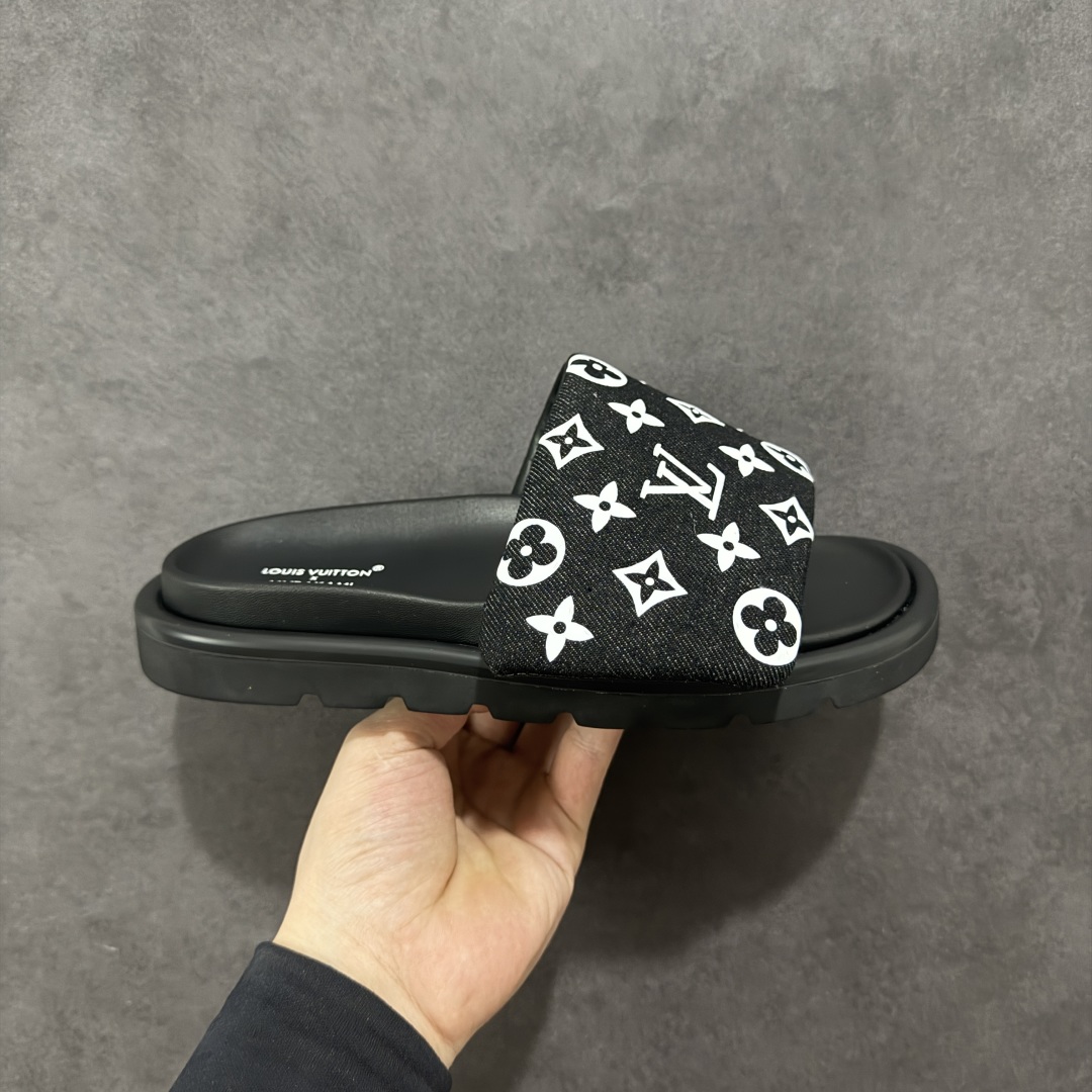 260 LOUIS VUITTON ｜路易威登2025ss最新春夏款 村上隆/Takashi Murakami x LOUIS VUITTON 皮革 圆头套脚一字拖鞋 女款 白色