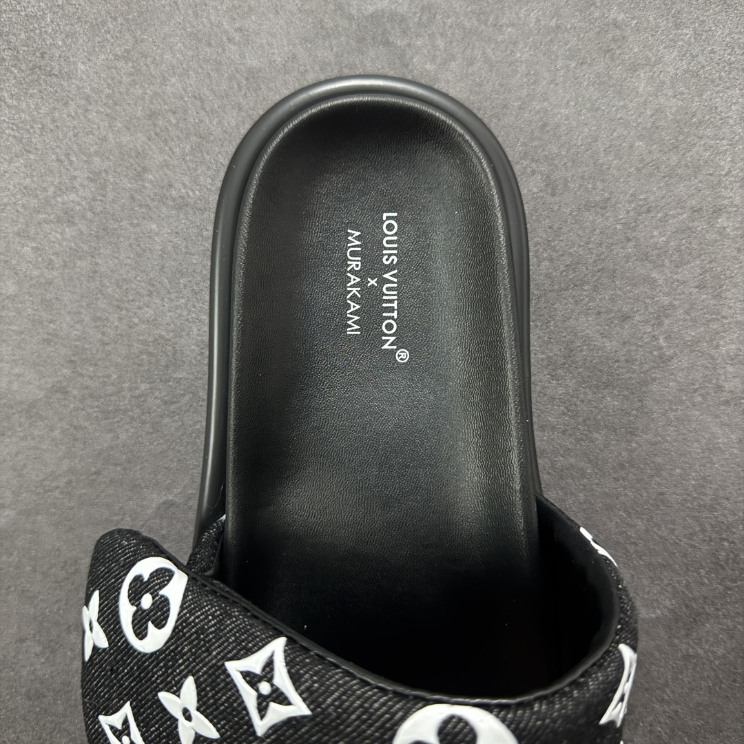 260 LOUIS VUITTON ｜路易威登2025ss最新春夏款 村上隆/Takashi Murakami x LOUIS VUITTON 皮革 圆头套脚一字拖鞋 女款 白色