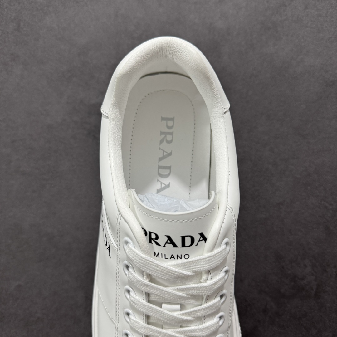 图片[7]-【广东纯原版本】意大利高奢品牌·PRADA普拉达运动板鞋百搭休闲小白鞋系列 #广东大厂品质 25ss春季新款 专柜同步 Prada Cloudbust Thunder运动鞋设计以雕塑感设计重新演绎PRADA独具时尚个性风格。大气个性更潮更抢眼更追求档次，它将颠覆旧念，与您共度时尚潮人必备! 面料采用原版进口小牛皮 牛皮内里垫脚 橡胶发泡大底 轻便防滑耐磨 脚感舒适 款式耐看做工精细 配以简洁利落的鞋楦 经典设计 步履间散发迷人韵味 展现独特风采。 尺码：38-44（皮鞋码）-选品中心