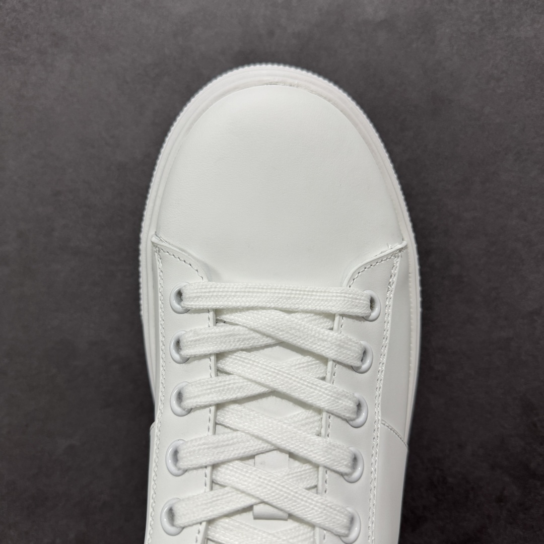 图片[8]-【广东纯原版本】意大利高奢品牌·PRADA普拉达运动板鞋百搭休闲小白鞋系列 #广东大厂品质 25ss春季新款 专柜同步 Prada Cloudbust Thunder运动鞋设计以雕塑感设计重新演绎PRADA独具时尚个性风格。大气个性更潮更抢眼更追求档次，它将颠覆旧念，与您共度时尚潮人必备! 面料采用原版进口小牛皮 牛皮内里垫脚 橡胶发泡大底 轻便防滑耐磨 脚感舒适 款式耐看做工精细 配以简洁利落的鞋楦 经典设计 步履间散发迷人韵味 展现独特风采。 尺码：38-44（皮鞋码）-选品中心