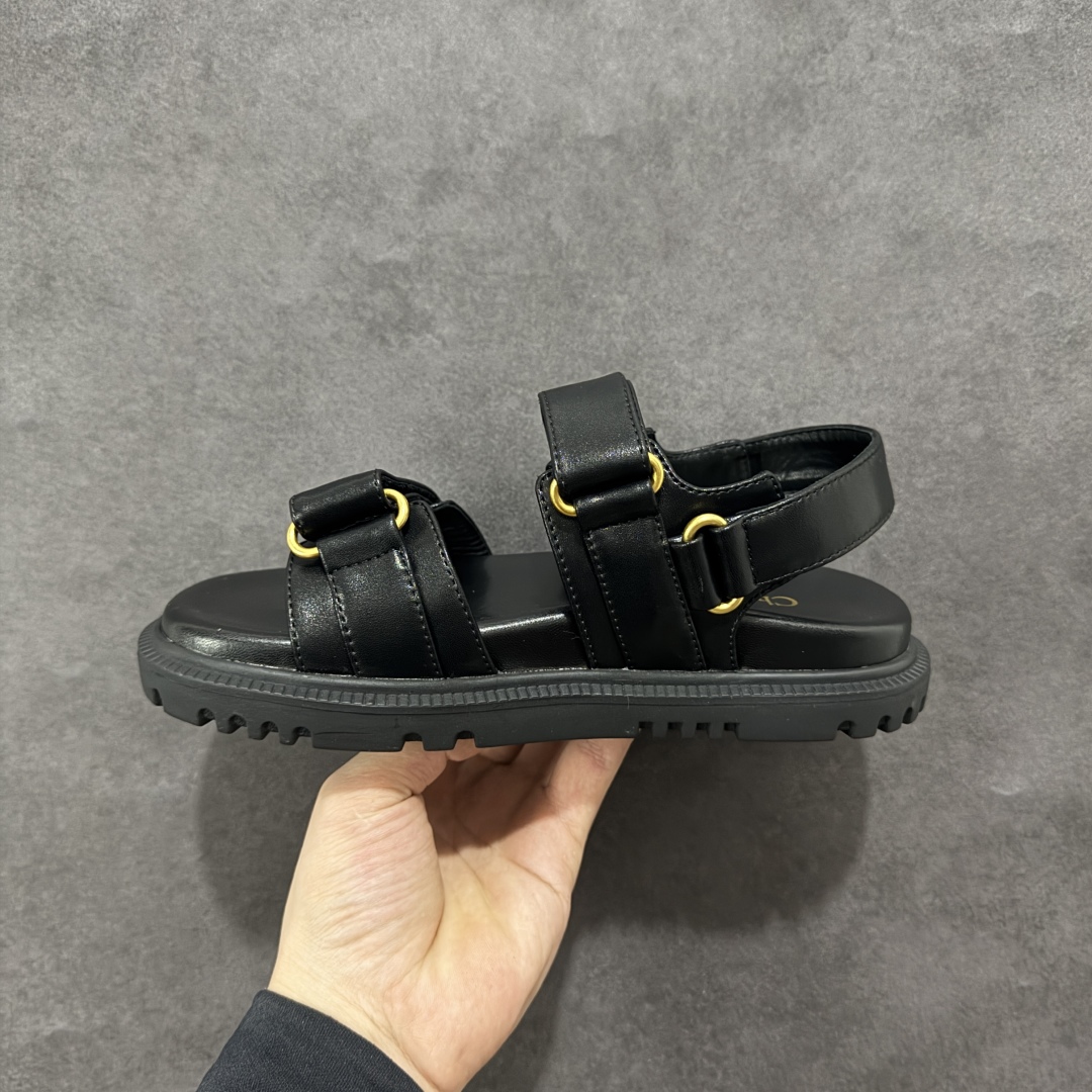 图片[2]-【广东纯原版本】Dior 迪奥 Act 夏季羊皮凉鞋、拖鞋 鬼佬外贸冲正 高端零售专供品质 经典百搭. 适合夏季各种风格搭配 采用纯羊皮制作，轻盈舒适、透气.脚感丝滑。鞋面饰带采用魔术贴开合 搭配金色饰面金属标志装饰 可为各式造型增添现代风范 尺码：35 36 37 38 39 40 备注：此款凉鞋尺码偏小建议大一码-选品中心