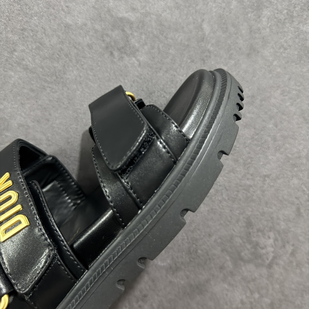 图片[5]-【广东纯原版本】Dior 迪奥 Act 夏季羊皮凉鞋、拖鞋 鬼佬外贸冲正 高端零售专供品质 经典百搭. 适合夏季各种风格搭配 采用纯羊皮制作，轻盈舒适、透气.脚感丝滑。鞋面饰带采用魔术贴开合 搭配金色饰面金属标志装饰 可为各式造型增添现代风范 尺码：35 36 37 38 39 40 备注：此款凉鞋尺码偏小建议大一码-选品中心