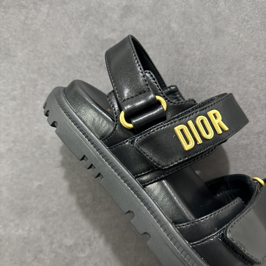 图片[6]-【广东纯原版本】Dior 迪奥 Act 夏季羊皮凉鞋、拖鞋 鬼佬外贸冲正 高端零售专供品质 经典百搭. 适合夏季各种风格搭配 采用纯羊皮制作，轻盈舒适、透气.脚感丝滑。鞋面饰带采用魔术贴开合 搭配金色饰面金属标志装饰 可为各式造型增添现代风范 尺码：35 36 37 38 39 40 备注：此款凉鞋尺码偏小建议大一码-选品中心