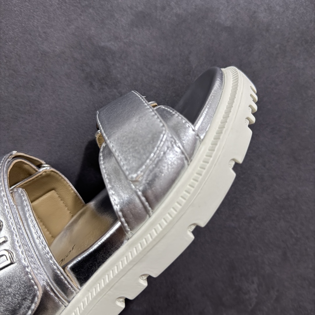 图片[5]-【广东纯原版本】Dior 迪奥 Act 夏季羊皮凉鞋、拖鞋 鬼佬外贸冲正 高端零售专供品质 经典百搭. 适合夏季各种风格搭配 采用纯羊皮制作，轻盈舒适、透气.脚感丝滑。鞋面饰带采用魔术贴开合 搭配金色饰面金属标志装饰 可为各式造型增添现代风范 尺码：35 36 37 38 39 40 备注：此款凉鞋尺码偏小建议大一码-选品中心