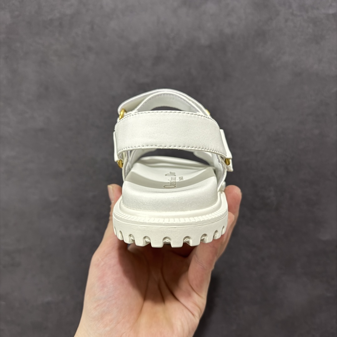 图片[4]-【广东纯原版本】Dior 迪奥 Act 夏季羊皮凉鞋、拖鞋 鬼佬外贸冲正 高端零售专供品质 经典百搭. 适合夏季各种风格搭配 采用纯羊皮制作，轻盈舒适、透气.脚感丝滑。鞋面饰带采用魔术贴开合 搭配金色饰面金属标志装饰 可为各式造型增添现代风范 尺码：35 36 37 38 39 40 备注：此款凉鞋尺码偏小建议大一码-选品中心