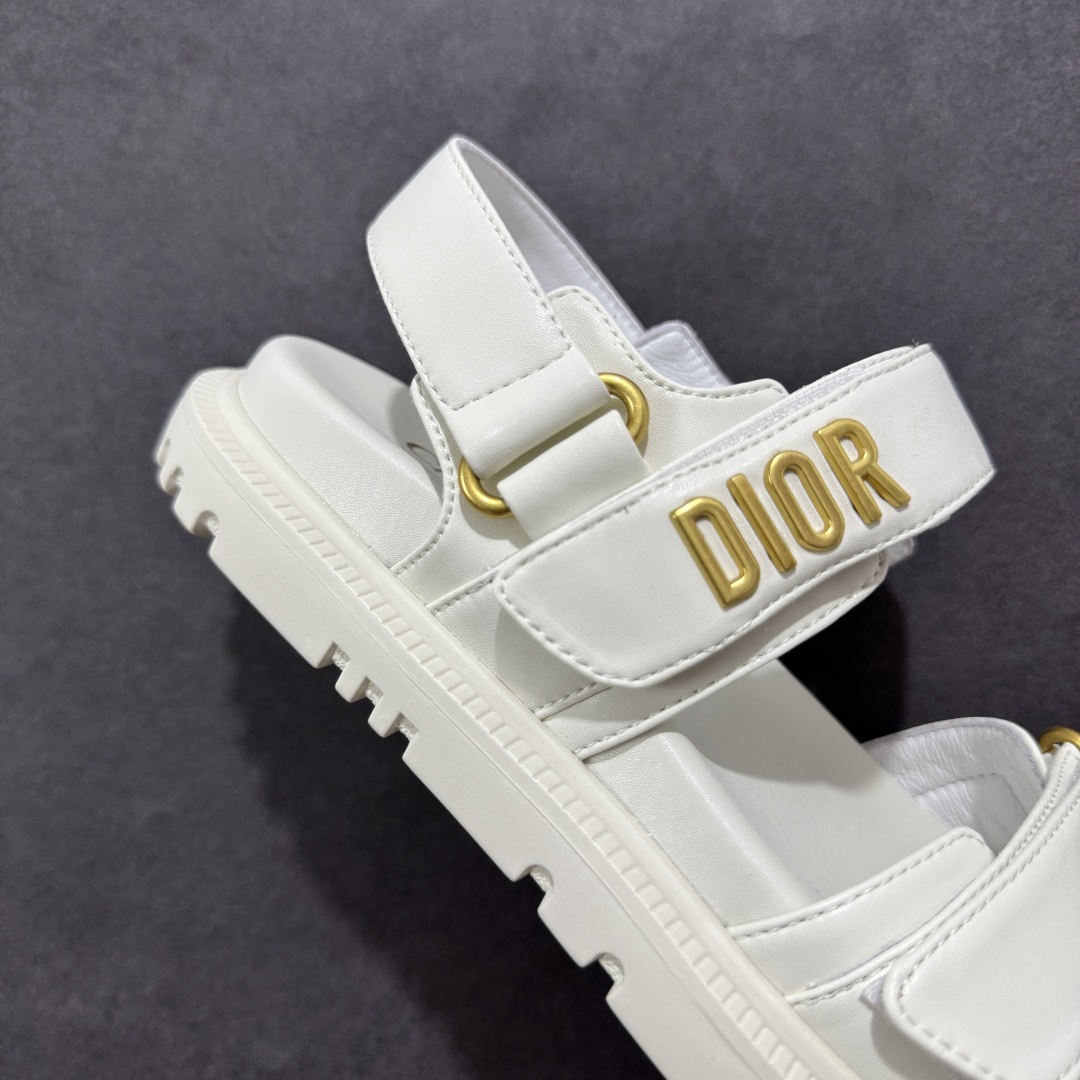 图片[6]-【广东纯原版本】Dior 迪奥 Act 夏季羊皮凉鞋、拖鞋 鬼佬外贸冲正 高端零售专供品质 经典百搭. 适合夏季各种风格搭配 采用纯羊皮制作，轻盈舒适、透气.脚感丝滑。鞋面饰带采用魔术贴开合 搭配金色饰面金属标志装饰 可为各式造型增添现代风范 尺码：35 36 37 38 39 40 备注：此款凉鞋尺码偏小建议大一码-选品中心