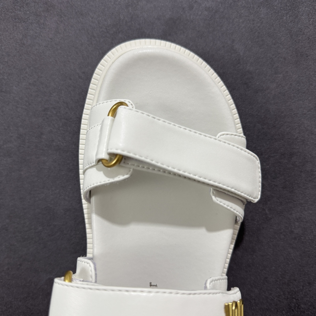 图片[8]-【广东纯原版本】Dior 迪奥 Act 夏季羊皮凉鞋、拖鞋 鬼佬外贸冲正 高端零售专供品质 经典百搭. 适合夏季各种风格搭配 采用纯羊皮制作，轻盈舒适、透气.脚感丝滑。鞋面饰带采用魔术贴开合 搭配金色饰面金属标志装饰 可为各式造型增添现代风范 尺码：35 36 37 38 39 40 备注：此款凉鞋尺码偏小建议大一码-选品中心