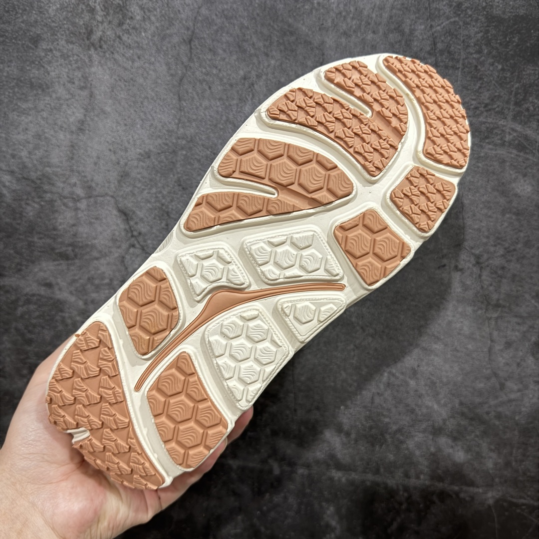 图片[9]-【公司级】HOKA ONE ONE Bondi B3 LS 运动舒适低帮跑步鞋 男女同款 高品质 原材料开发 邦代鞋头采用牛皮革材质 网面是MONO 纱材质 ，里面是蜂窝煤透气网眼定型。后跟设计采用皮革双缝线 ，HOKA经典的厚底设计。 鞋底采用EVA板材发泡 脚感舒适 减震耐磨透气跑步运动鞋 尺码 36 36.5 37.5 38 38.5 39 40 40.5 41 42 42.5 43 44 44.5 45 46 47-选品中心