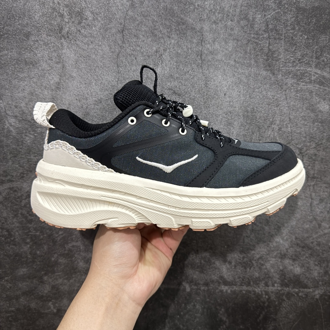 【公司级】HOKA ONE ONE Bondi B3 LS 运动舒适低帮跑步鞋 男女同款 高品质 原材料开发 邦代鞋头采用牛皮革材质 网面是MONO 纱材质 ,里面是蜂窝煤透气网眼定型。后跟设计采用皮革双缝线 ,HOKA经典的厚底设计。 鞋底采用EVA板材发泡 脚感舒适 减震耐磨透气跑步运动鞋 尺码 36 36.5 37.5 38 38.5 39 40 40.5 41 42 42.5 43 44 44.5 45 46 47-选品中心