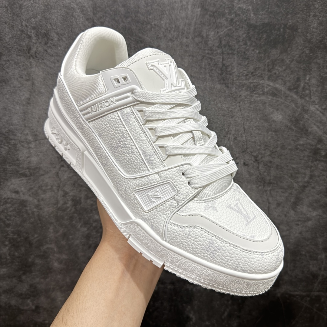 图片[3]-【HM无胶顶级版礼盒】 现货当天可取 LV Trainer系列高奢运动鞋 新款芯片顶级 潮人必备单品 同步ZP官网空胶工艺 鞋舌、挂饰均镶嵌NFC芯片感应装置 正确胶片断点式设计 中底正确还原原版油印字母比例 1：1原楦格板、楦头、刀磨全新升级！ 独家订制顶级压纹麂皮 原版开模TPU大底 质感原版一致 垫脚聚米微料加透气英伦网布 披靡市场任何版本！细节完美呈现！ 代购指定版本 全新升级最新双盒包装 扫码秒进官网！ 全套包装配件同比原版 尺码： 35-46-选品中心