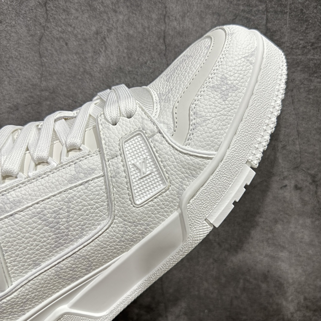 图片[6]-【HM无胶顶级版礼盒】 现货当天可取 LV Trainer系列高奢运动鞋 新款芯片顶级 潮人必备单品 同步ZP官网空胶工艺 鞋舌、挂饰均镶嵌NFC芯片感应装置 正确胶片断点式设计 中底正确还原原版油印字母比例 1：1原楦格板、楦头、刀磨全新升级！ 独家订制顶级压纹麂皮 原版开模TPU大底 质感原版一致 垫脚聚米微料加透气英伦网布 披靡市场任何版本！细节完美呈现！ 代购指定版本 全新升级最新双盒包装 扫码秒进官网！ 全套包装配件同比原版 尺码： 35-46-选品中心