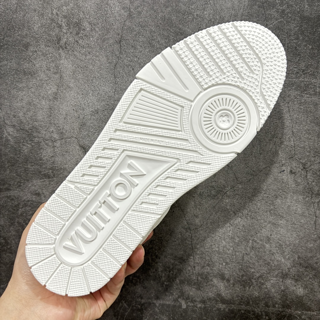 图片[9]-【HM无胶顶级版礼盒】 现货当天可取 LV Trainer系列高奢运动鞋 新款芯片顶级 潮人必备单品 同步ZP官网空胶工艺 鞋舌、挂饰均镶嵌NFC芯片感应装置 正确胶片断点式设计 中底正确还原原版油印字母比例 1：1原楦格板、楦头、刀磨全新升级！ 独家订制顶级压纹麂皮 原版开模TPU大底 质感原版一致 垫脚聚米微料加透气英伦网布 披靡市场任何版本！细节完美呈现！ 代购指定版本 全新升级最新双盒包装 扫码秒进官网！ 全套包装配件同比原版 尺码： 35-46-选品中心